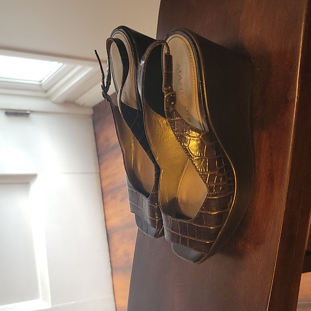 Women's dress shoes